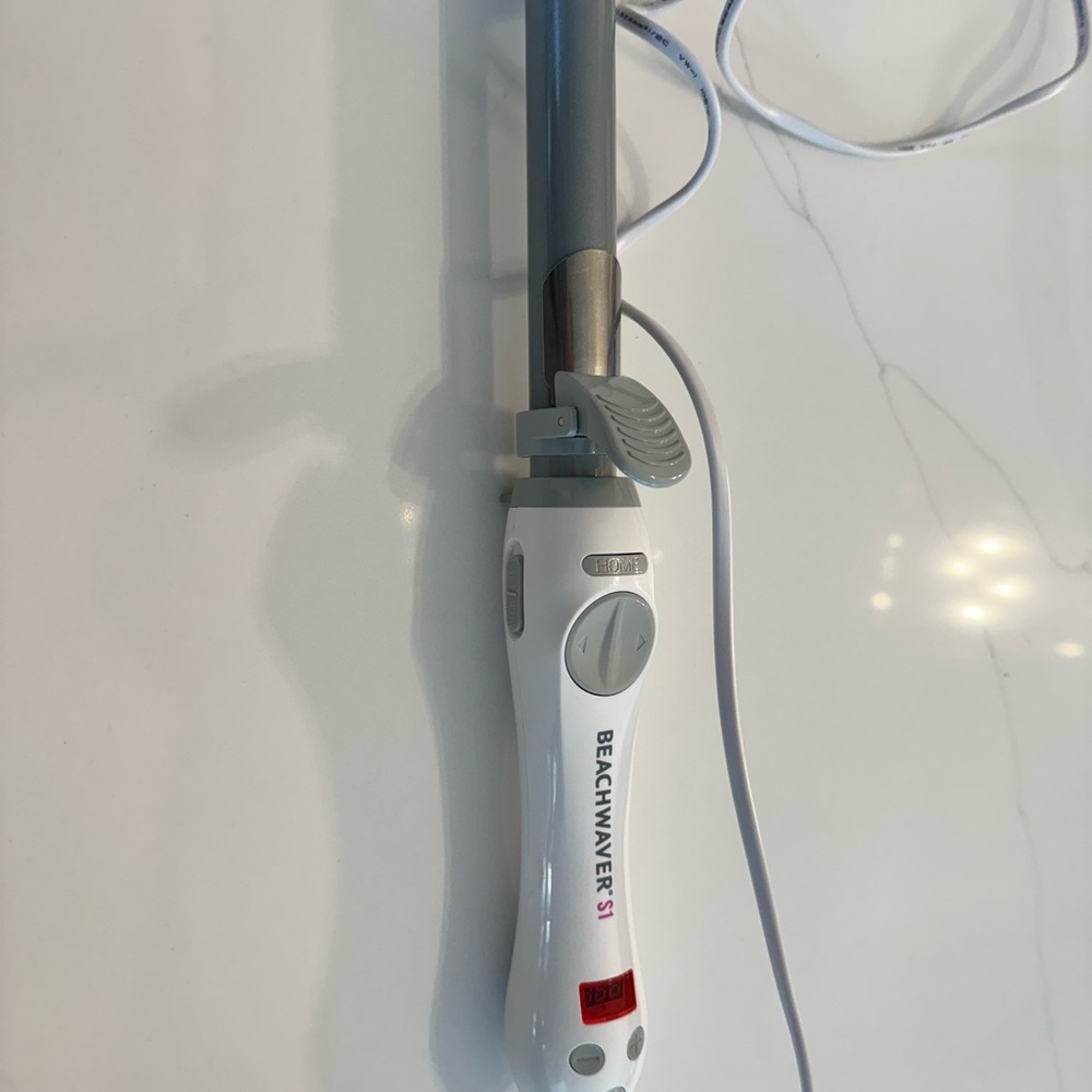 Beachwaver White and Gray Curling Iron